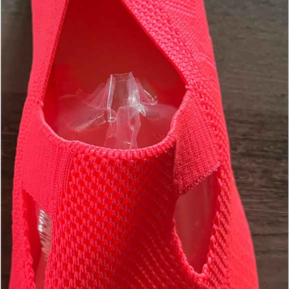 Women’s Solid Color Breathable Woven Slip On Lightweight Flat Shoes - 38 & 40 - Picture 3 of 6